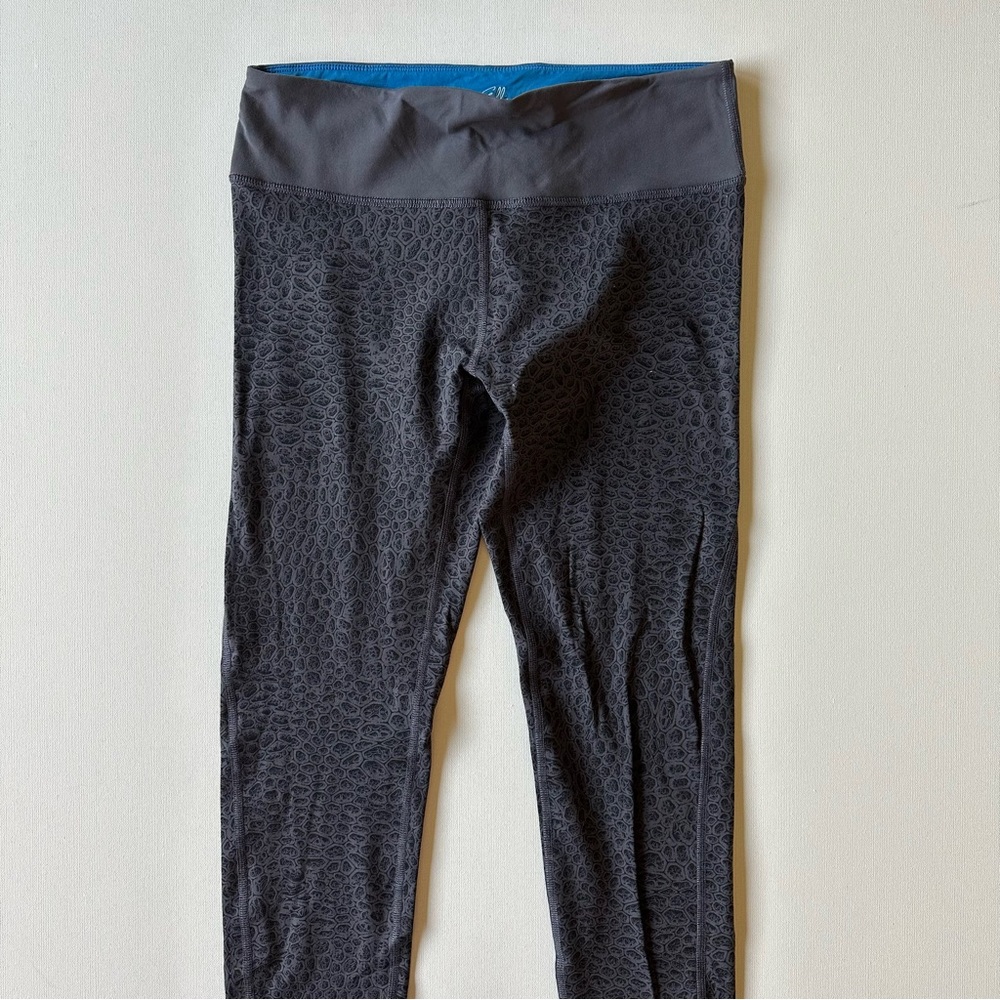 Ellie Black Patterned High-Waist Leggings - Picture 2 of 4